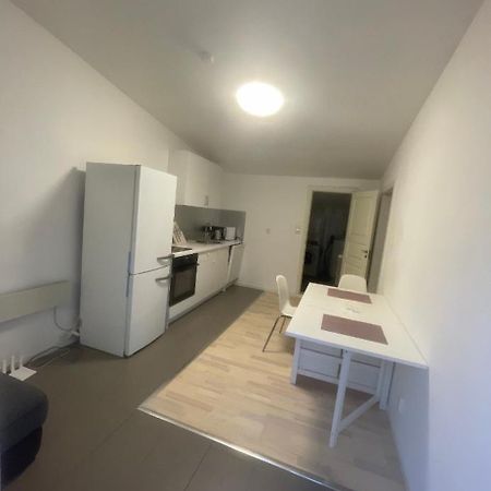 Apartment Porsgrunn med Hybel kjøkken utenom vann ikke bad og Wc Eksteriør bilde